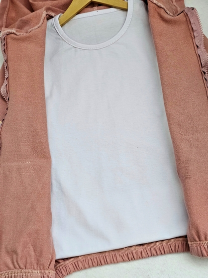 سه تیکه دخترانه کارولین - تصویر 8